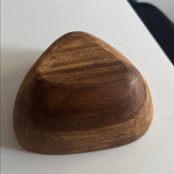 Rustic Triangular Shape Acacia Wood Bowl - Picture 4 of 5